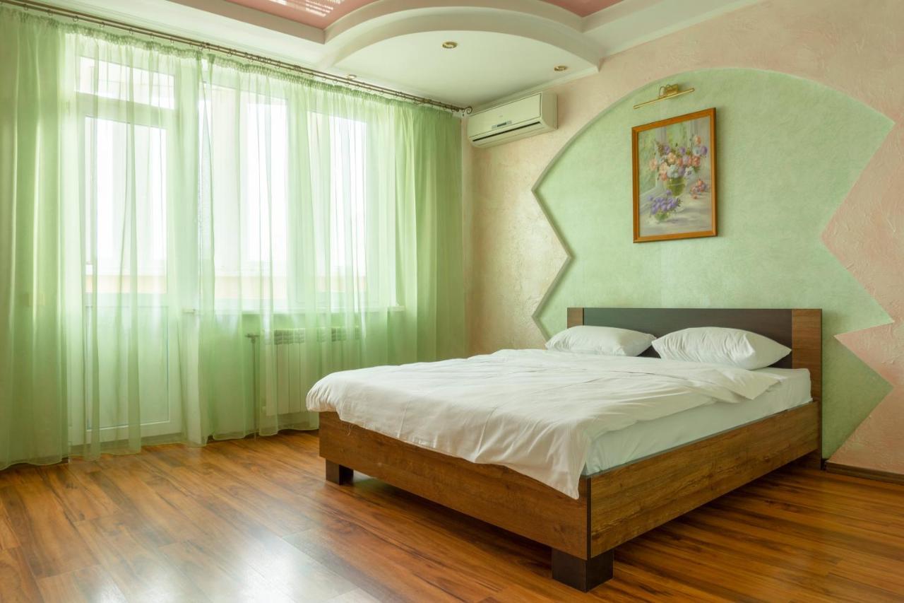 Big Studio Apartment Near River Mall Kiew Exterior foto